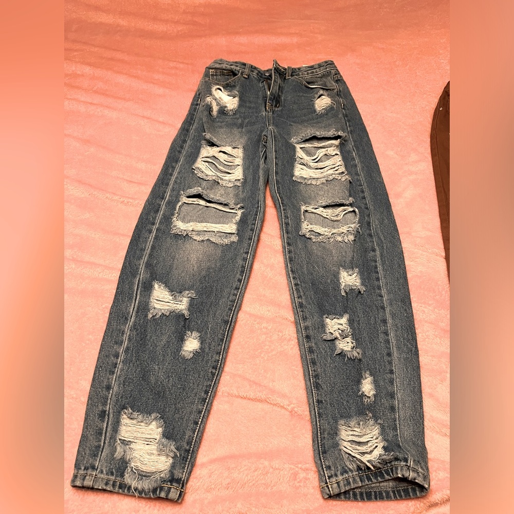 Distressed jeans size 2 - SHEIN